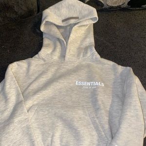 Essential kids hoodie never worn brand new size XS 4/5 light Gray color